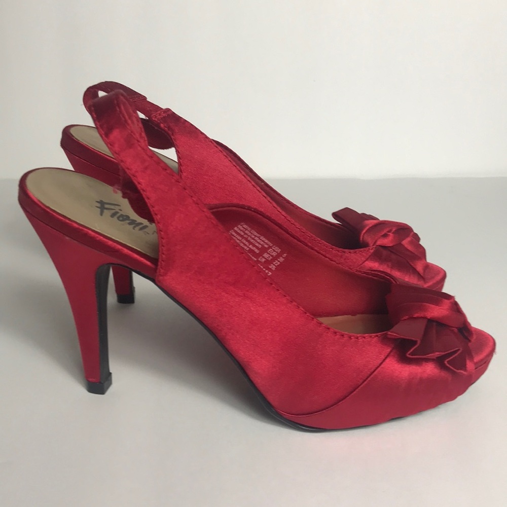 Fioni Nights Red Satin Slingback Heels – Size 5